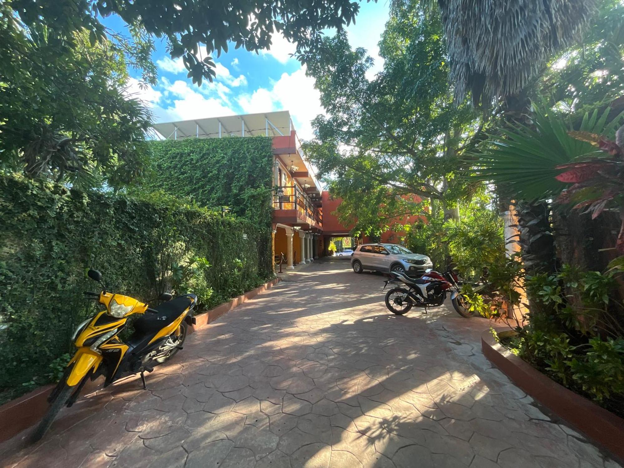 El Zaguan Colonial By Guruhotel Вальядолид Экстерьер фото
