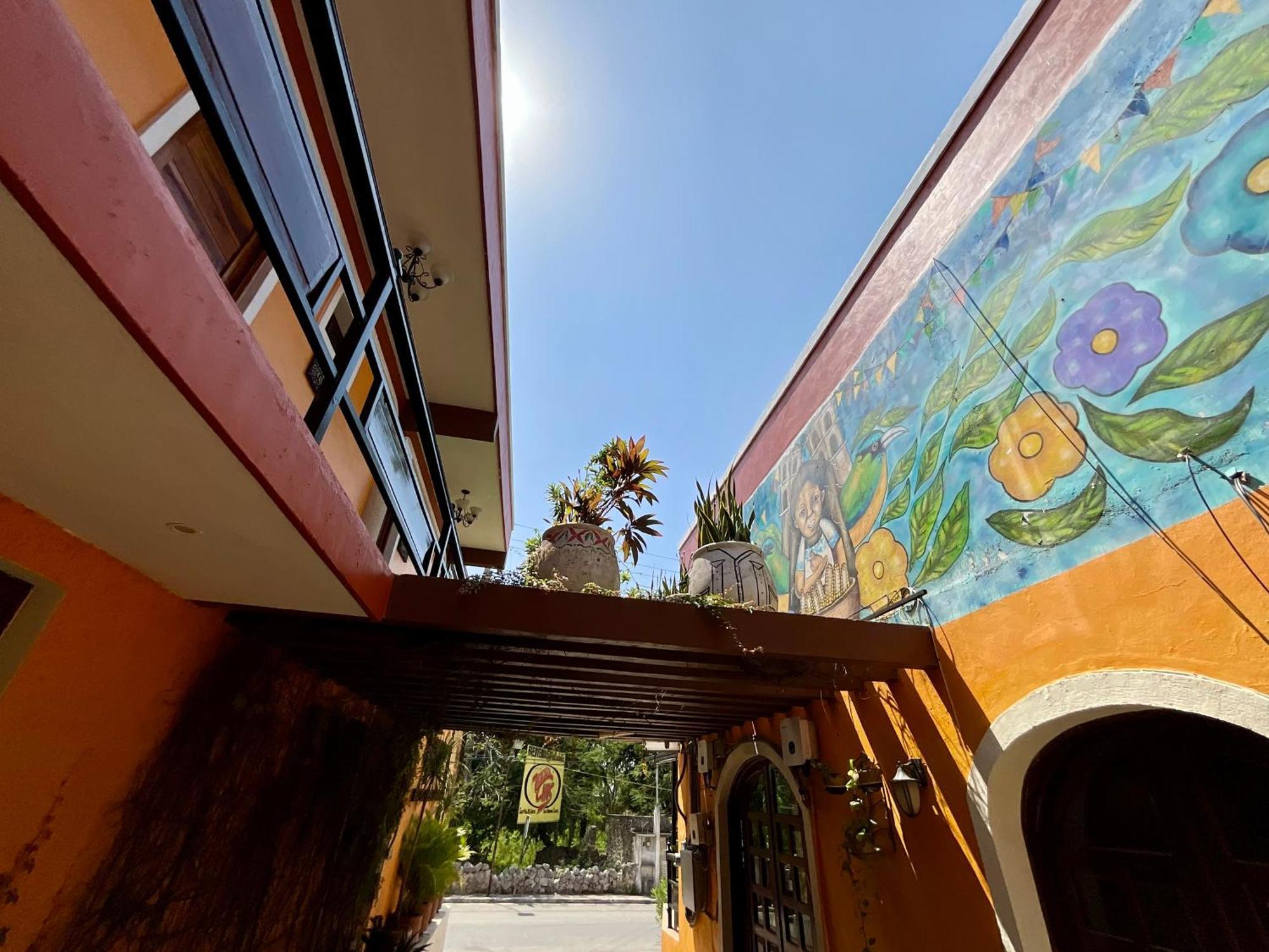 El Zaguan Colonial By Guruhotel Вальядолид Экстерьер фото