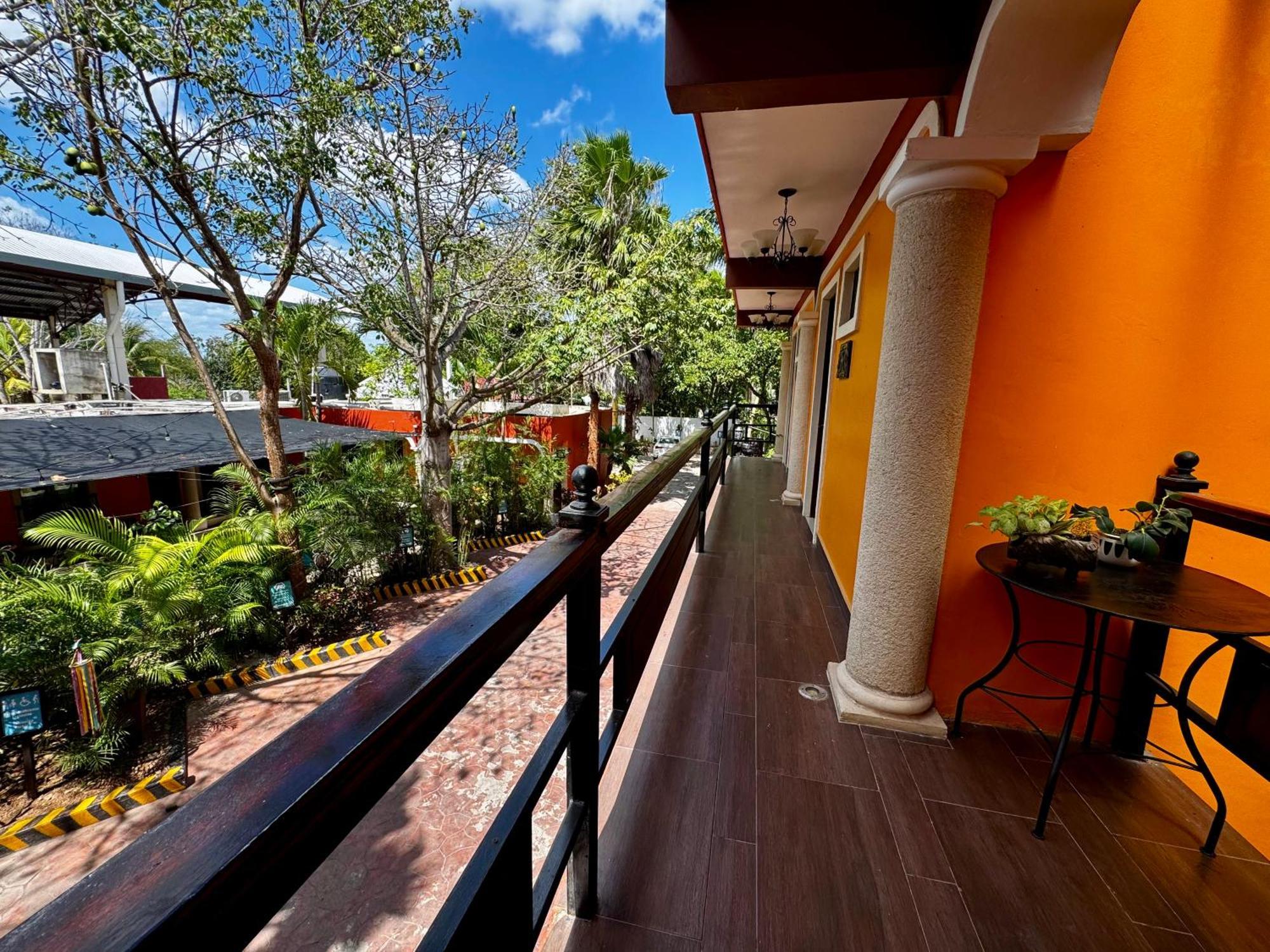 El Zaguan Colonial By Guruhotel Вальядолид Экстерьер фото